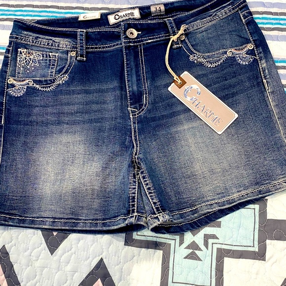 NWT Charme denim shorts with embellished pockets front & back, size 34. - Picture 7 of 8
